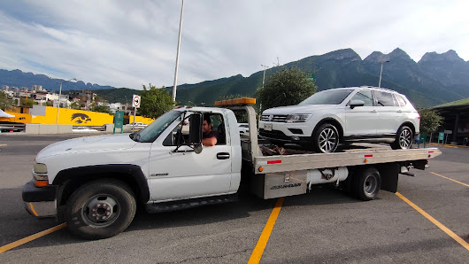 Gruas Solin- Servicio De Grúa En Monterrey Las 24h Para Autos, Camionetas Y Maquinaria Ligera